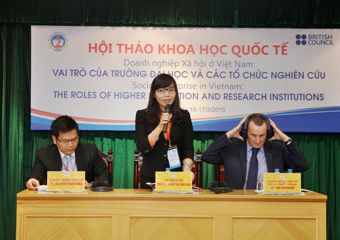 Khách quốc tế tới tham dự hội thảo