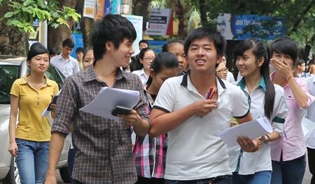Đổi mới cơ chế hoạt động trường ĐH Kinh tế Quốc dân - 1 Thí sinh dự thi vào trường ĐH Kinh tế quốc dân năm 2014