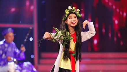 Thị Mầu Đức Vĩnh và con dao hai lưỡi mang tên "thần đồng" - 1 Cậu
bé Đức Vĩnh trên sân khấu Tìm kiếm tài năng Việt Nam.