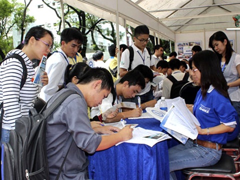 Số
  thanh niên đăng ký tìm kiếm việc làm là rất đông