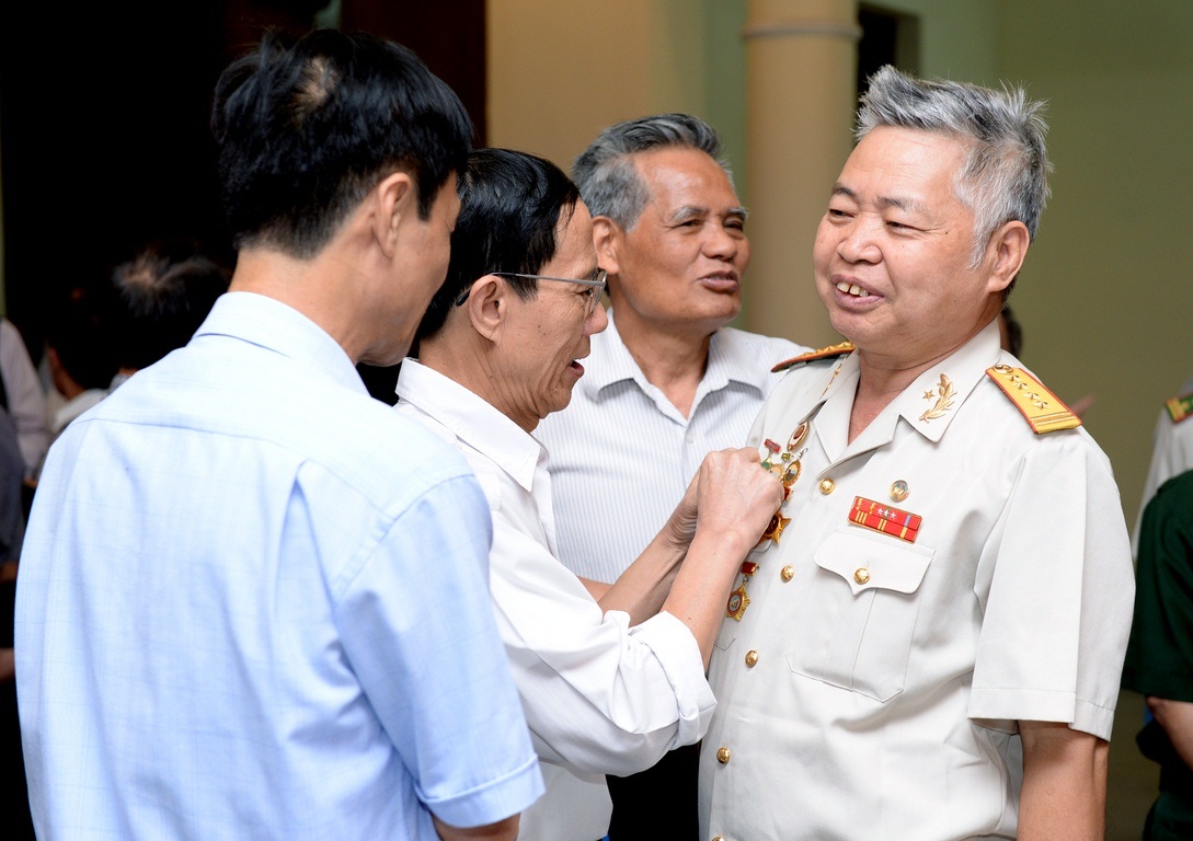 Tri ân nhà giáo, sinh viên gác bút nghiên lên đường chống Mỹ cứu nước - 2 Tri ân nhà giáo, sinh viên gác bút nghiên lên đường chống mỹ cứu nước