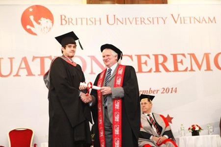 Sinh viên ĐH Anh Quốc trong lễ tốt nghiệp