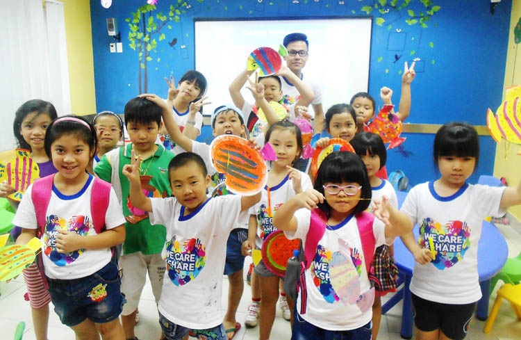 Niềm vui rạng
ngời lộ rõ trên khuôn mặt của mỗi bạn học viên sau khi hoàn thành các tác phẩm