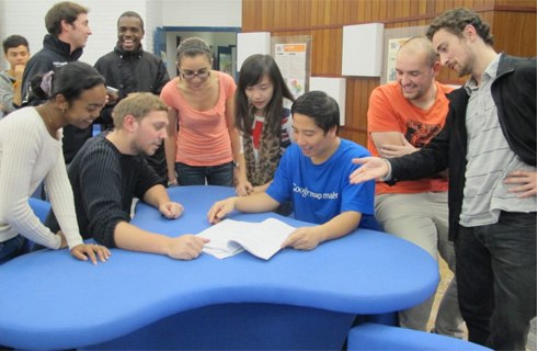 Học viên nước ngoài tham gia lớp học