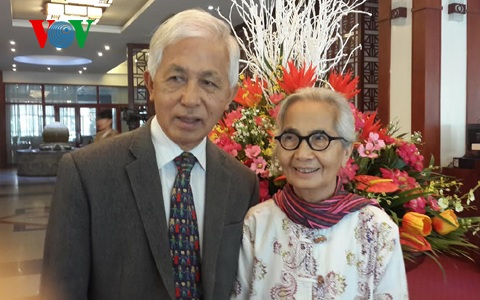 Giáo sư Trần Thanh Vân - tấm lòng vì thế hệ trẻ Việt Nam - 1 Giáo sư Trần Thanh Vân và phu nhân
Kim Ngọc