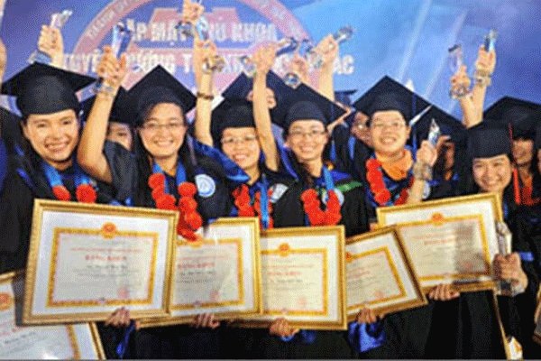 Khát người giỏi nhưng vẫn nặng 'sống lâu lên lão làng' - 1 Thủ
  khoa chưa hẳn đã làm công chức giỏi