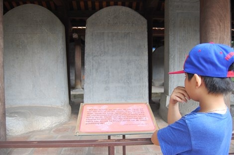 82 Bia Tiến sĩ tại Văn Miếu – Quốc Tử Giám viết gì? - 2 Những
hàng bia đá trường tồn mãi với thời gian