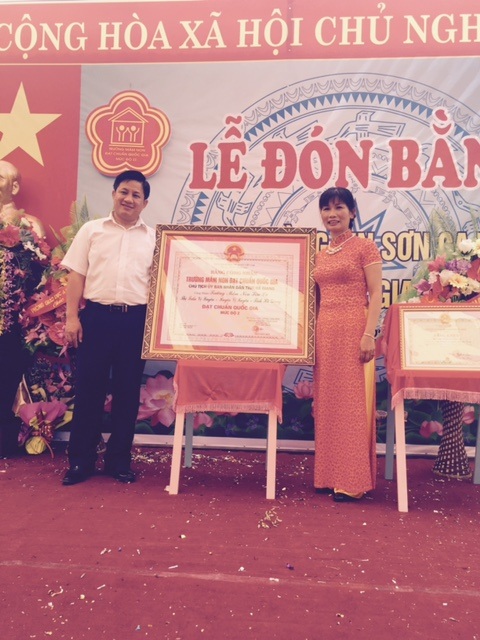 Trường Mầm non Sơn Ca vinh dự đón bằng công nhận Trường Mầm non đạt chuẩn Quốc gia cấp độ 2