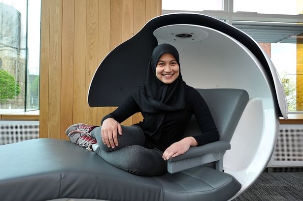 Anh: “Giường tổ kén” cho sinh viên ngủ trưa - 1 Prillia
Adriani- sinh viên trường Manchester trong chiếc giường tổ kén