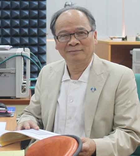 Vì sao thủ khoa xuất sắc vẫn trượt công chức ở Hà Nội? - 1 GS Huỳnh Hữu Tuệ