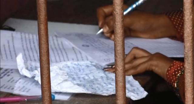 Áp lực học tập buộc học sinh Ấn Độ gian lận