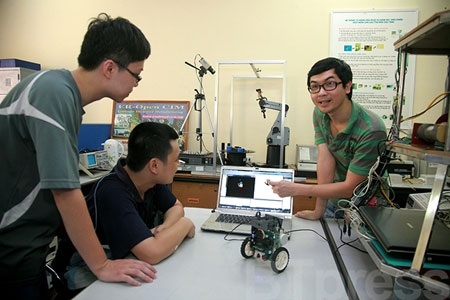 Phòng
  Thí nghiệm Robottic Trường ĐH Công nghệ, ĐHQGHN