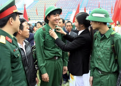 Có trình độ ĐH,CĐ được kéo dài độ tuổi gọi nhập ngũ đến hết 27 tuổi - 1 Công dân trình độ ĐH,CĐ được kéo dài độ tuổi gọi nhập ngũ đến hết 27 tuổi