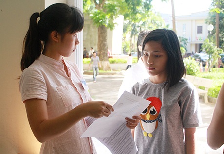 Hơn 950.000 thí sinh vừa hoàn thành bài thi môn Toán - 1 Thí sinh vào phòng thi