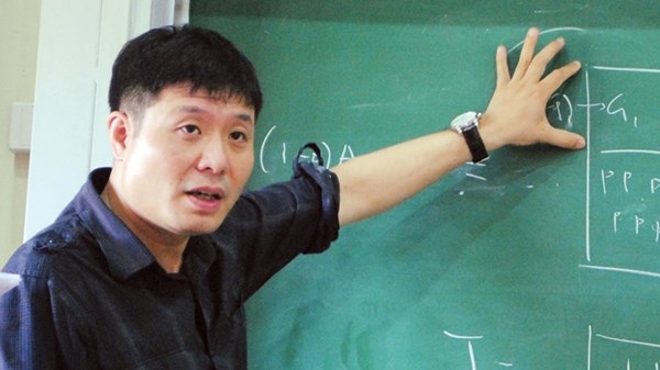 GS
Vũ Hà Văn trong một buổi giảng bài ở Viện Toán học - Viện Hàn lâm Khoa học và
Công nghệ VN.