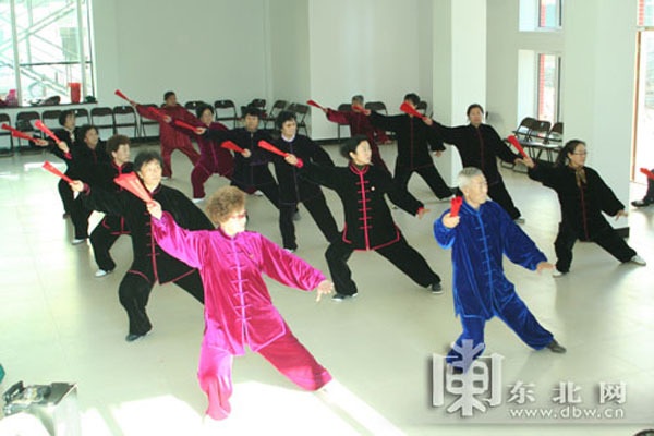 Trung Quốc: Trường đại học dành cho người cao tuổi - 5 Một lớp học Thái cực quyền ở trường Đại
học rất được các học viên cao tuổi ưa thích