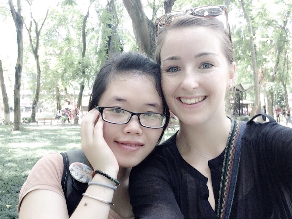 "Bí quyết" thành công của nữ thủ khoa đầu vào trường Kinh tế - 2 Phạm Minh Phương
trong chuyến Giao lưu văn hóa “4