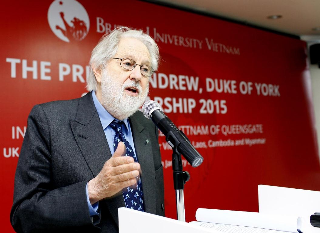 Huân tước Anh dự lễ khởi động chương trình học bổng Hoàng tử Andrew 2015 - 1 Ngài Huân tước David Puttnam phát biểu trong lễ công bố học bổng Hoàng tử Andrew 2015