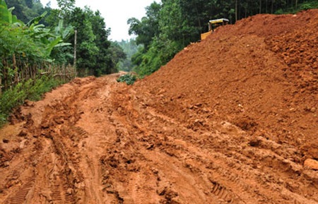 Thầy cô bơi qua nước lớn tới trường - 10