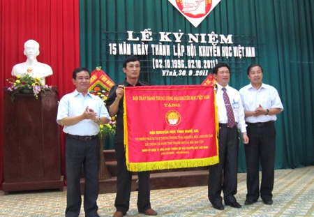 Nghệ An kỷ niệm 15 năm thành lập Hội khuyến học VN - 2