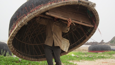 Miền Trung hối hả chạy bão - 9