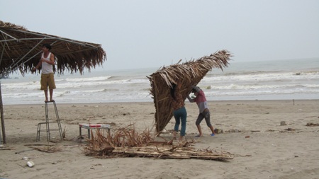 Miền Trung hối hả chạy bão - 8