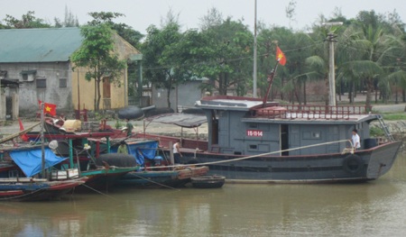 Miền Trung hối hả chạy bão - 13