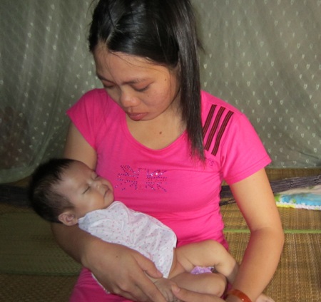 Nước mắt buồn bé 3 tháng tuổi không hậu môn, tim bẩm sinh  - 1