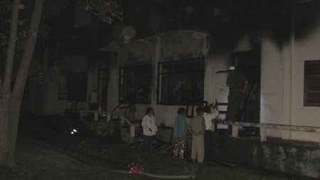 Cháy lớn suốt 2 giờ tại Ngân hàng Nông nghiệp Nam Đàn - 5