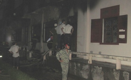 Cháy lớn suốt 2 giờ tại Ngân hàng Nông nghiệp Nam Đàn - 6