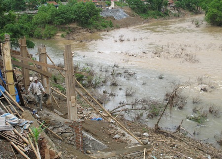 Quốc lộ 7 lại sạt lở nghiêm trọng  - 9