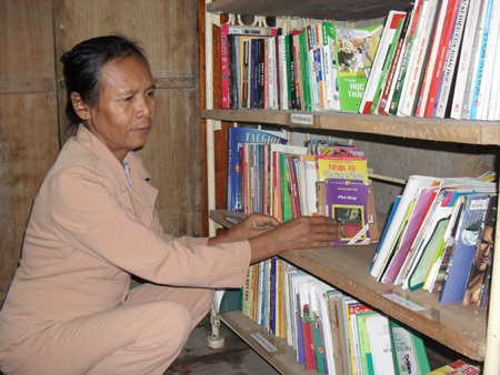Người phụ nữ lập tủ sách miễn phí cho dòng họ - 1