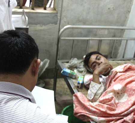 4 “cẩu tặc” bị vây đánh suýt chết  - 1