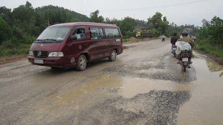 Quốc lộ 48 và những hình ảnh “thách thức” tài xế - 19