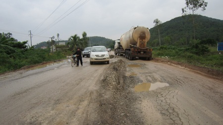 Quốc lộ 48 và những hình ảnh “thách thức” tài xế - 17