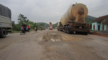 Quốc lộ 48 và những hình ảnh “thách thức” tài xế - 18