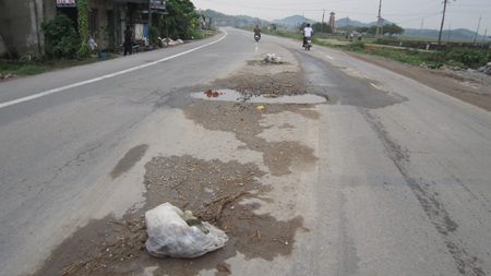 Quốc lộ 48 và những hình ảnh “thách thức” tài xế - 22