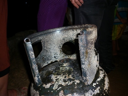 Tàu đánh cá vừa hạ thủy bốc cháy dữ dội - 4