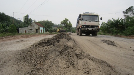 Sẽ tu sửa xong quốc lộ 48 vào cuối tháng 11 - 1