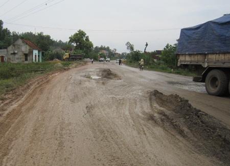 Sẽ tu sửa xong quốc lộ 48 vào cuối tháng 11 - 4