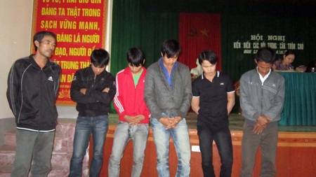 Hàng ngàn người dự hội nghị kiểm điểm các “cẩu tặc” - 3