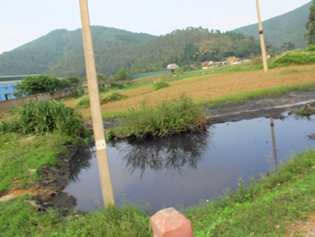 Chính quyền, người dân khốn khổ vì ô nhiễm - 5