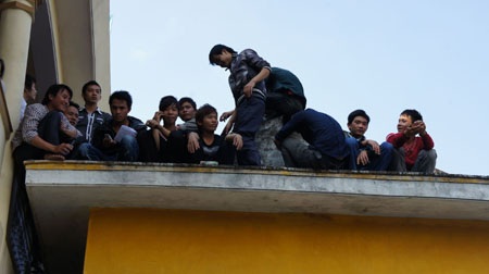 10.000 người chen chân giành suất kiểm tra tiếng Hàn - 2