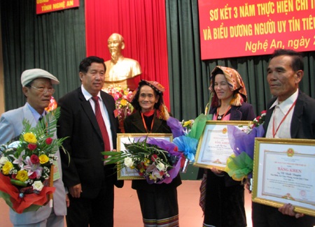 Biểu dương hơn 70 già làng có uy tín trong phong trào bảo vệ Tổ quốc  - 3