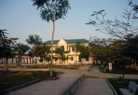 Hàng chục nữ sinh đồng loạt ngất xỉu trong lớp học - 1