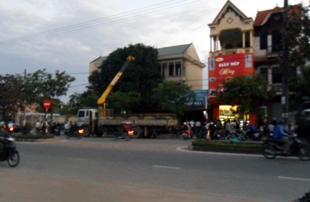 Xiết nợ doanh nghiệp gây náo loạn khu phố - 1 Xiết nợ doanh nghiệp gây náo loạn khu phố - 1