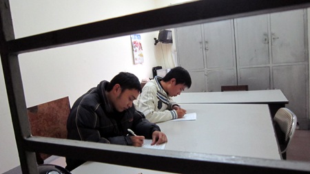 Vụ lật xe gỗ thảm khốc: Đình chỉ công tác hai kiểm lâm  - 2