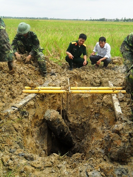 Quả bom nặng gần 230kg được lực lượng công binh phát hiện vào sáng nay.