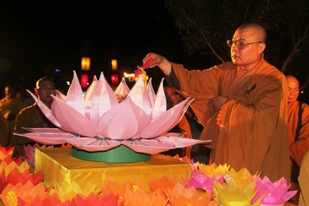 Bắt đầu lấy ánh sáng lửa Phật