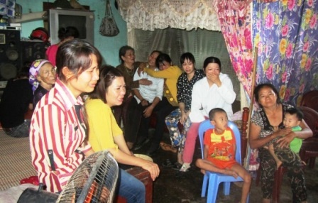 Người ở nhà khóc thương người viễn xứ